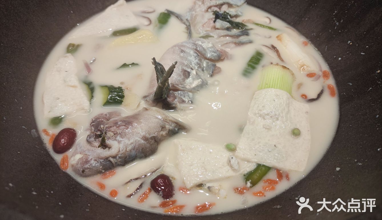 强烈推荐！「青椒紫苏锅」这应该是他们家的招牌锅底吧