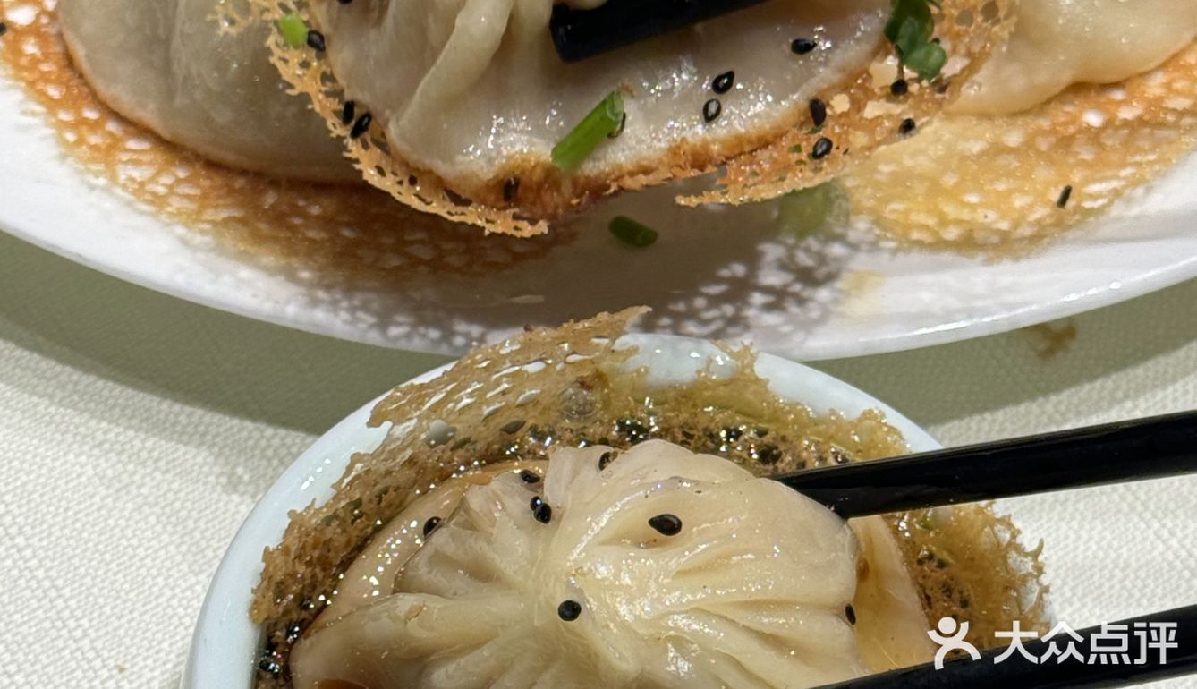 不管别人！我先吃俩碗！