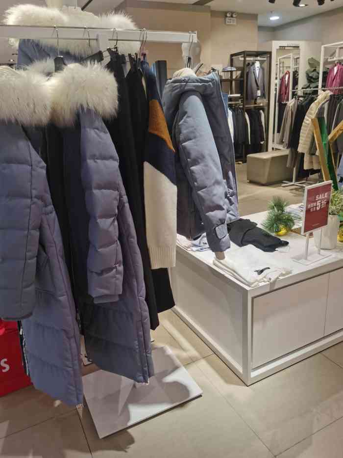 g2000(世茂广场店)-"店面是两个门店合起来的,挺大挺宽敞的.挂.