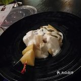 店家在湖滨银泰D区4楼， 生意很红火，周末傍晚四点多