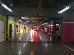 -白玉兰广场停车场