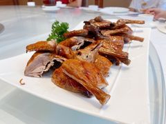 脆皮石岐乳鸽皇-广州酒家(逸景店)