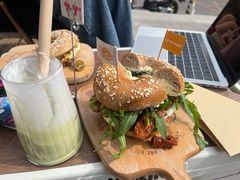 一整颗牛油果奶昔-Catch Bagel(芳草地店)