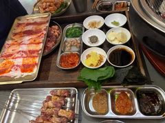 -围炉肉舍•炭烤活鳗•丹东海鲜烤肉(步行街店)