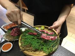 -草家酱蟹炭火烤肉店(珲春南路一店)