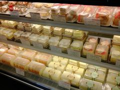 -红宝石·鲜奶小方·海派西点房(金杨店)