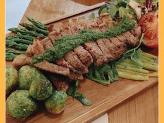 澳洲牛柳扒和烤绿色蔬菜-CHILLAX轻乐时(侨建·Hi City店)