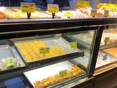 面包甜点陈列柜-鲍师傅糕点(江苏路店)