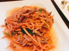 酸萝卜炒牛肉配饼-玛禄藏膳(五分店)