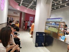等位区-果呀呀(国金街店)