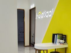 -J-Optical佳视明眼镜·蔡司视觉(青岛金茂览秀城店)