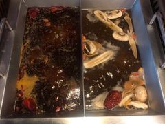 -老牌坊云南鱼豆花火锅(哈西万达店)