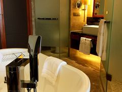 -三亚湾海居铂尔曼度假酒店