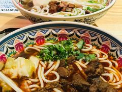 招牌香辣牛腩粉-鑫花溪牛肉米粉(天山店)