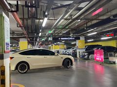 -汉商武展购物中心-停车场