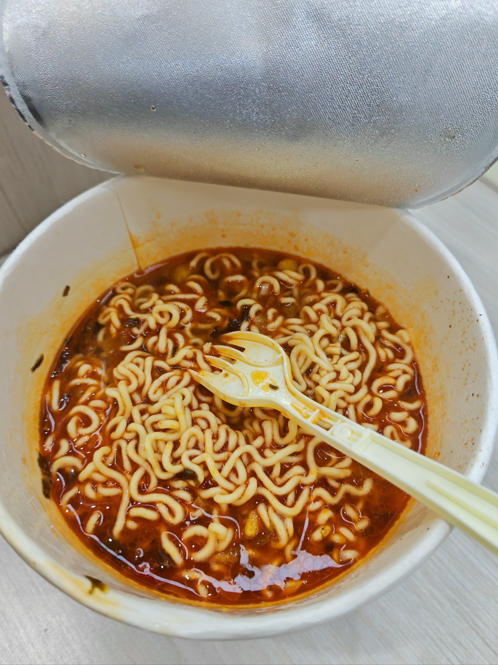 加班吃泡面