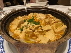 石锅海胆老汤豆腐-臻宝中餐厅·大连菜·海鲜·融合菜(大连一方城堡豪华精选酒店)