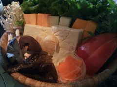 -湊湊火锅·茶憩(新中关购物中心店)