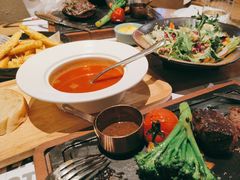 匈牙利牛肉汤配帕尼面包-原石牛扒·约会餐厅(龙城万科里店)