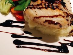 香煎银鳕鱼配菠菜汁土豆泥-Ambra Haus琥珀屋精酿餐厅(宝山店)