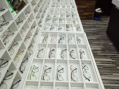 -三叶眼镜城批发市场(上海火车站店)