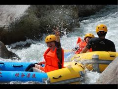 -瑶山大峡谷漂流景区