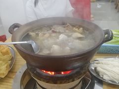 连州果园鸡-威邵鸡煲(西华路总店)