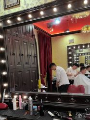 -东方先生国潮男士理发馆