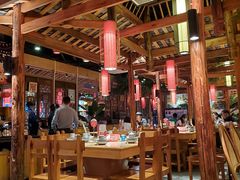 大堂-野山舂·贵州现舂酸汤火锅(鸿通城店)