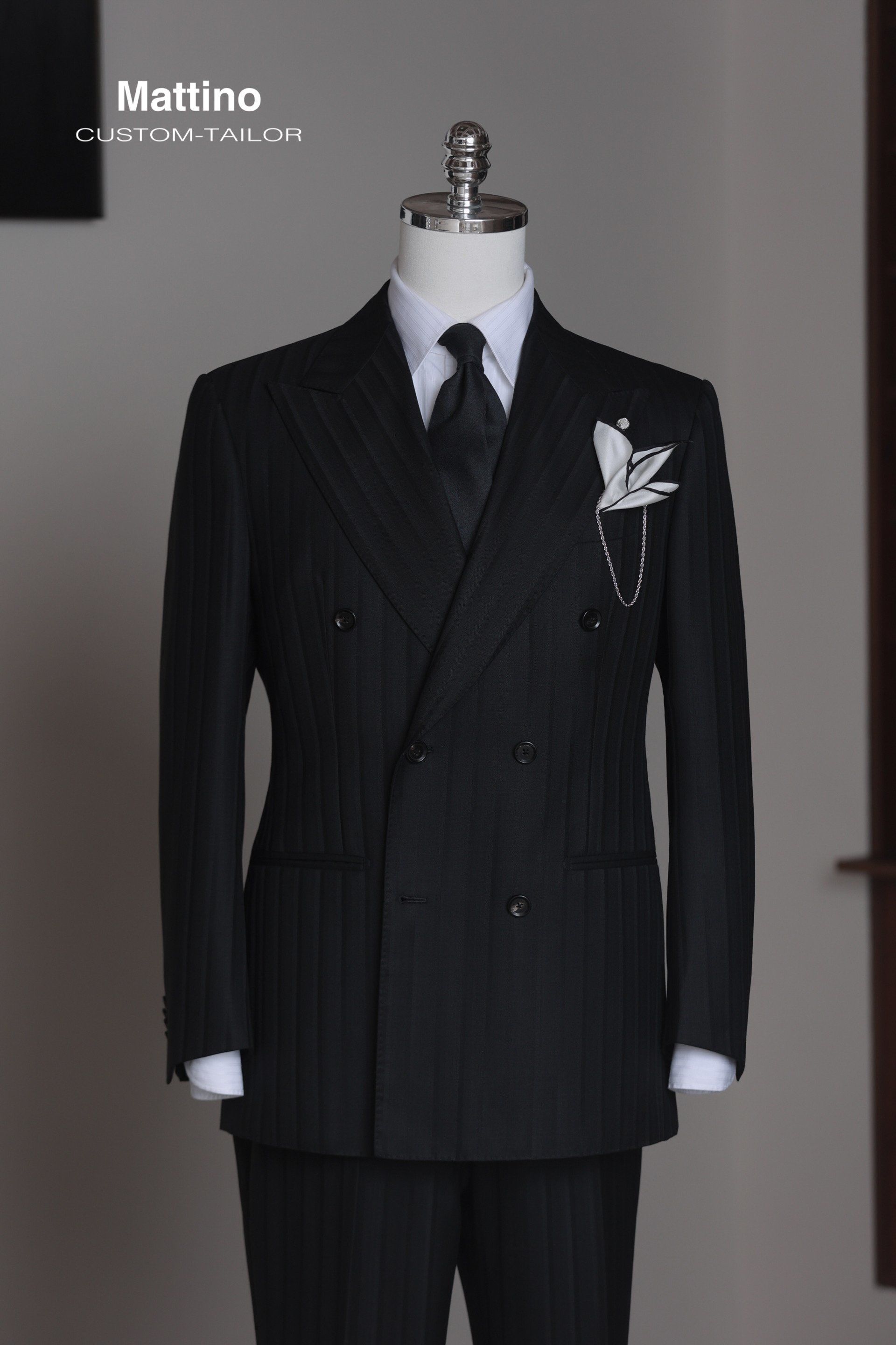 生活需要仪式感 
​绅士风范,于光影交错间优雅启幕

mat