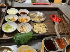 -围炉肉舍•炭烤活鳗•丹东海鲜烤肉(步行街店)