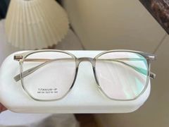-爱视眸Eyeblling眼镜·依视路·蔡司镜片折扣店(百联南方商城购物中心)