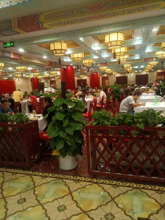 万荣烤鸭店(农光里店)-"新装修的万荣烤鸭店,非常的高大上,口味非.