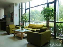 -莫泰酒店(上海虹桥北新泾地铁站天山路店)