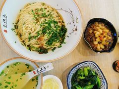 蟹黄面秃油黄-朱洪元苏式面馆(绿宝广场店)
