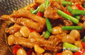 Xiang-style Braised Chicken Feet
