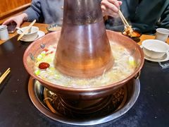 -果松木炭酸菜铜火锅·外婆参鸡汤