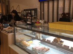面包甜点陈列柜-顶东面包花园·生日蛋糕(世博店)