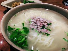 -亮亮面馆(经六路店)