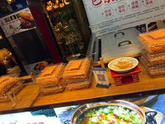 -帅巴人舅母子腊蹄民俗村