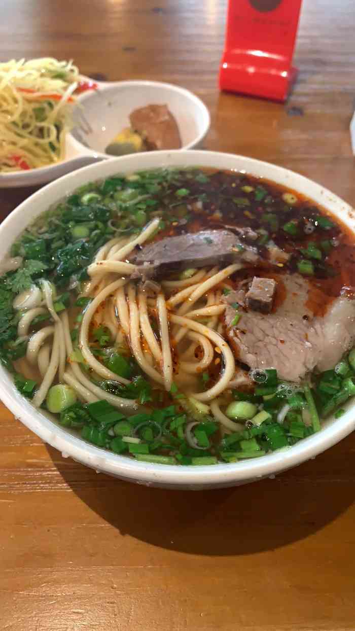打分 这个月吃了两次这家的牛肉面,味道一如既往,比较正宗的兰州拉面.