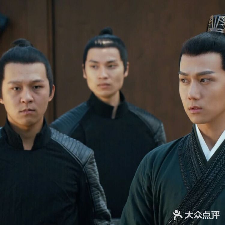 露出遇火即爆炸的石脂水