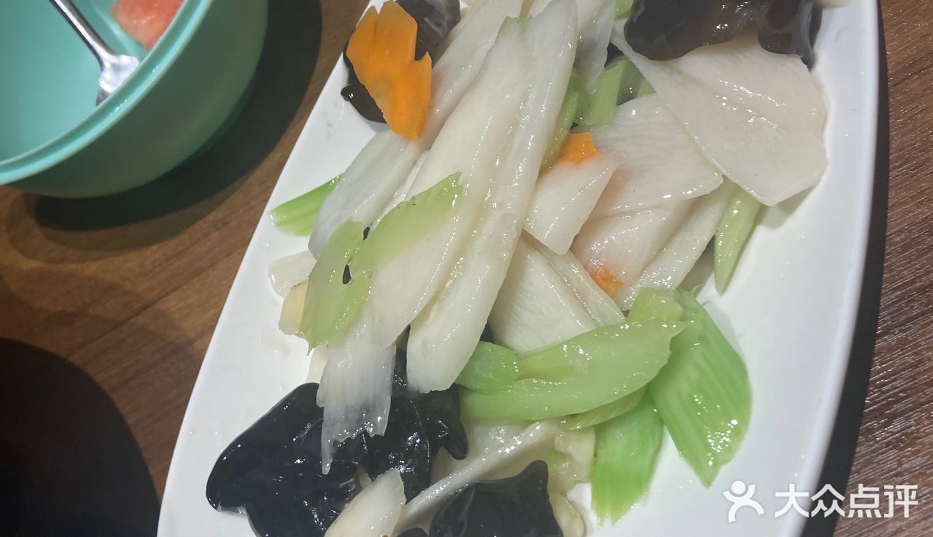 多了几分食堂里所没有的紧致感片片鱼香浓入味