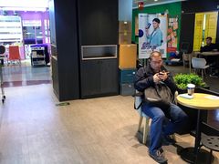 等位区-luckincoffee瑞幸咖啡(香港名店街店)