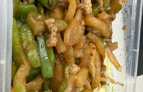 Pickled Vegetable and Pork Thread Clay Pot Rice
