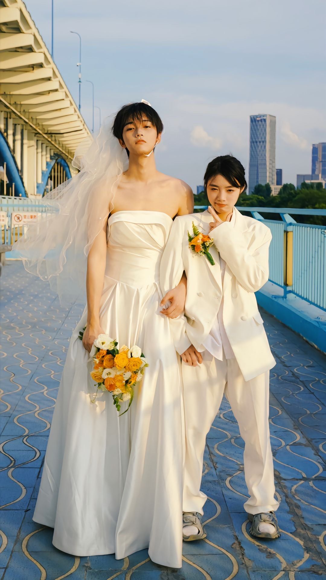 居然有点"婚纱夫妇"的味道~ 👰‍♀️👞

👀拍照
