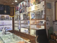 -三叶眼镜城批发市场(上海火车站店)