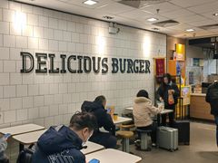 -麦当劳(上海虹桥站30B检票口楼上)