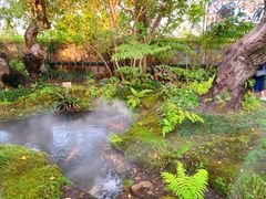 -Chom Cafe and Restaurant