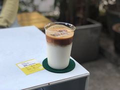 -彳亍咖啡·这里(水湾路店)